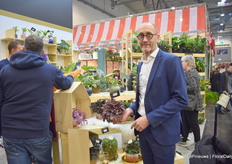 Per Christensen of Lundager with Peperonia Cayenne, a new variety. Special about this variety is the color, which is difficult to get. “Customers really see that it is new and popular, it is even a best seller now!”